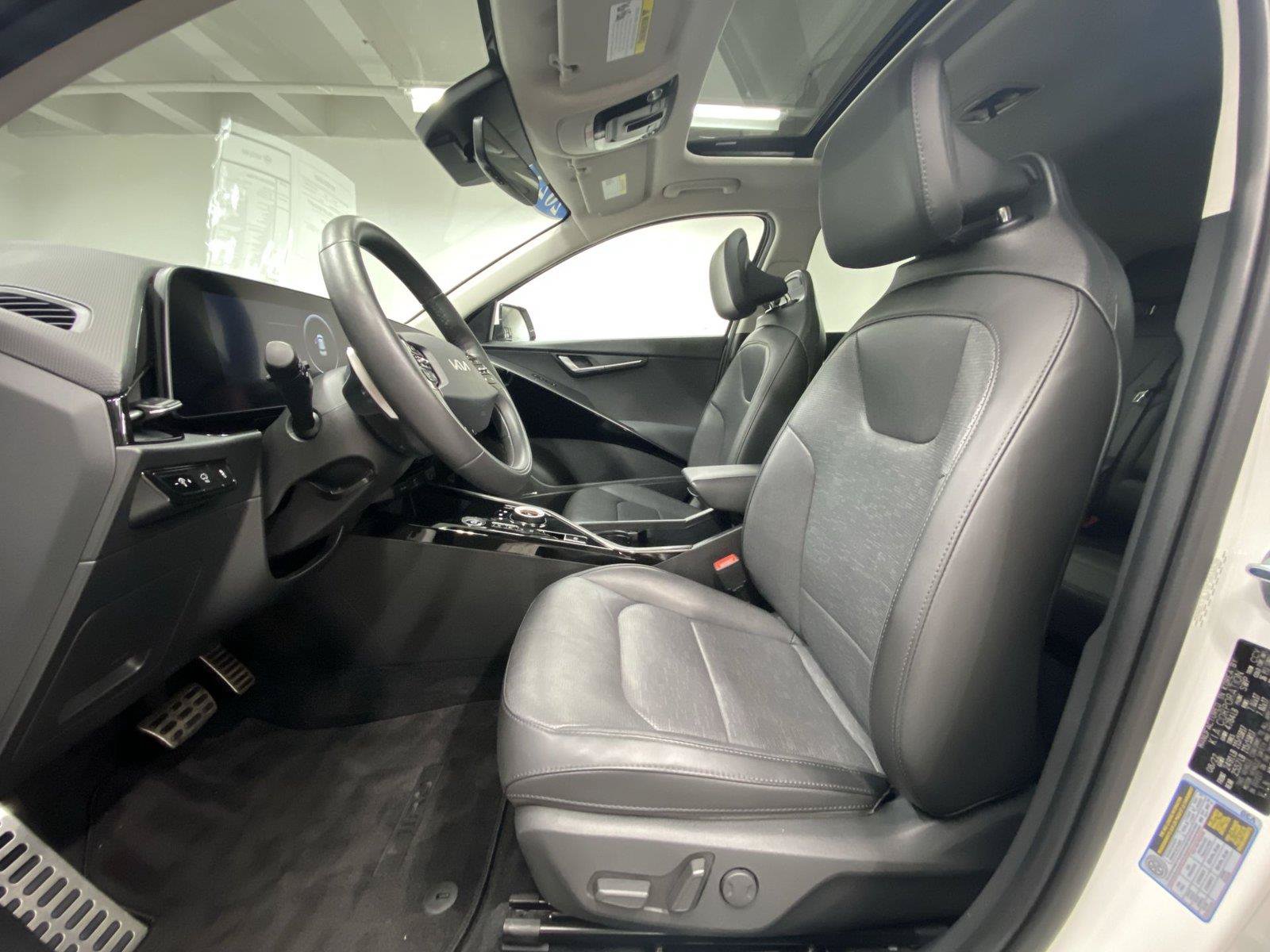 Used 2023 Kia Niro Wave w/ Wave Preserve Package FWD image 17