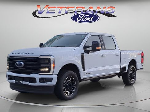 Certified 2025 Ford F250 Platinum w/ FX4 Off-Road Package AWD/4WD image 1