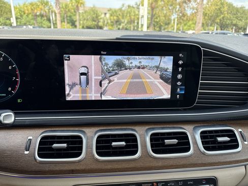 Used 2022 Mercedes-Benz GLS 450 4MATIC image 25