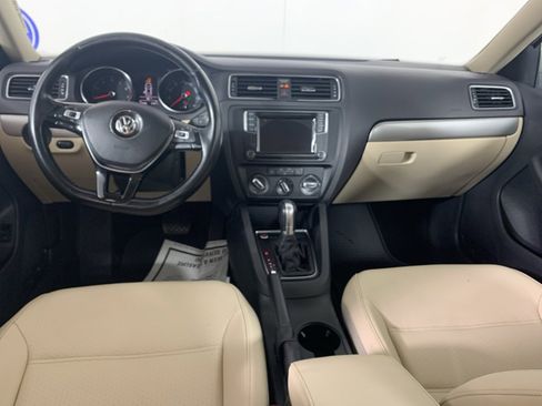 Used 2017 Volkswagen Jetta SE image 34