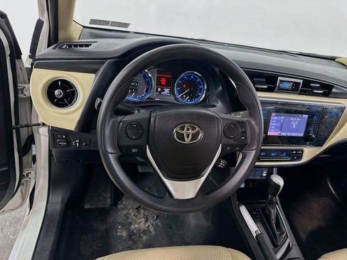 Used 2018 Toyota Corolla LE image 17