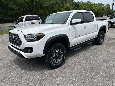 Used 2018 Toyota Tacoma TRD Off-Road AWD/4WD image 1