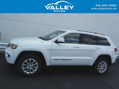 Used 2022 Jeep Grand Cherokee Laredo E w/ Security & Convenience Group AWD/4WD image 2
