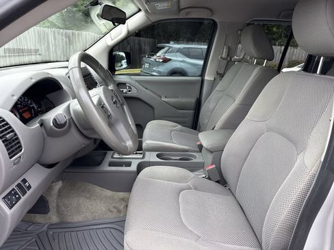 Used 2018 Nissan Frontier SV RWD image 9