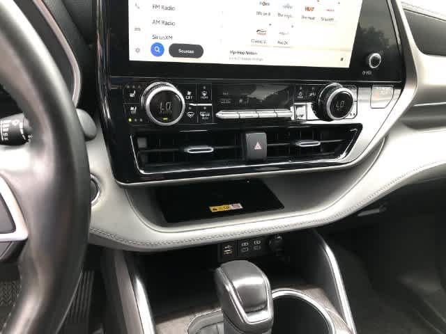 Used 2023 Toyota Highlander Limited AWD/4WD image 16
