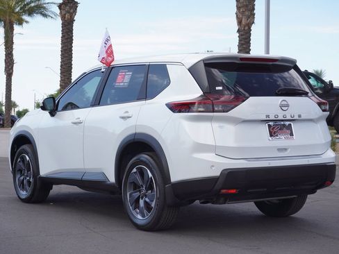 Certified 2026 Nissan Rogue SV FWD image 3