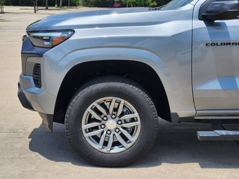 Used 2024 Chevrolet Colorado LT w/ LT Convenience Package III AWD/4WD image 8