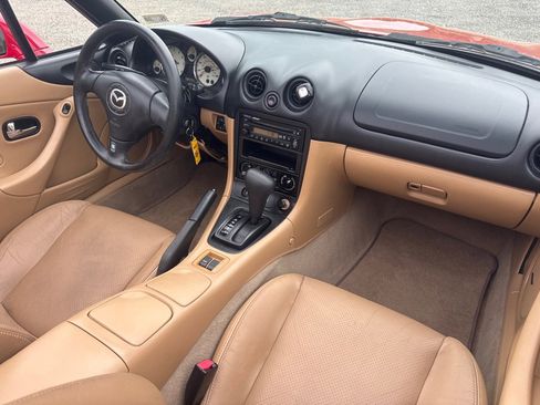 Used 2001 MAZDA MX-5 Miata image 31