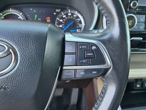 Certified 2020 Toyota Highlander XLE AWD/4WD image 24