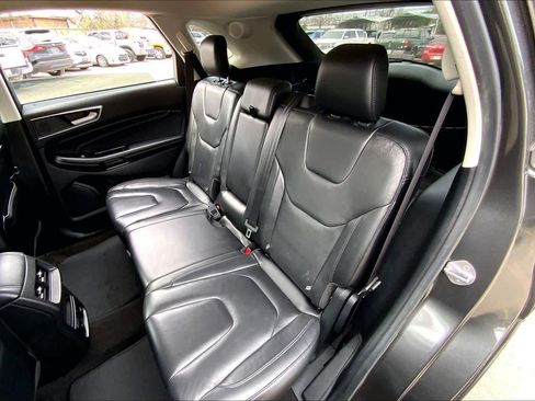 Used 2019 Ford Edge Titanium image 19