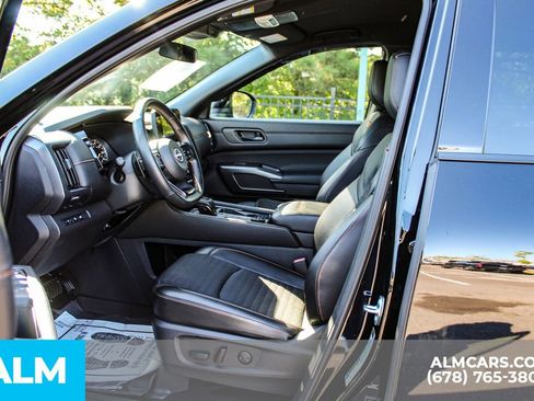 Used 2025 Nissan Pathfinder Rock Creek AWD/4WD image 16