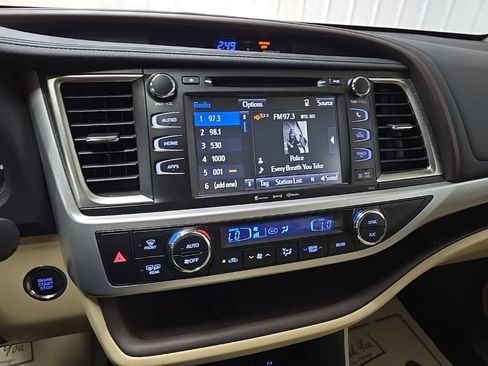 Used 2017 Toyota Highlander XLE AWD/4WD image 28