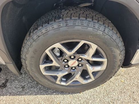 New 2026 GMC Sierra 1500 SLE image 19