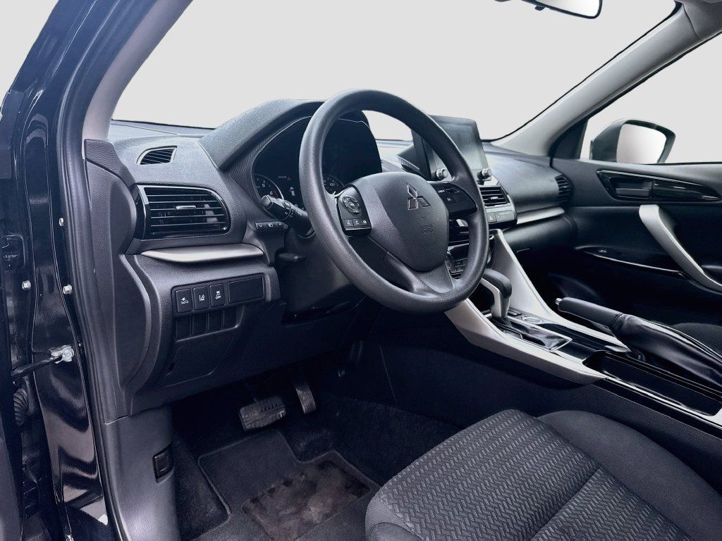 Used 2025 Mitsubishi Eclipse Cross LE AWD/4WD image 10