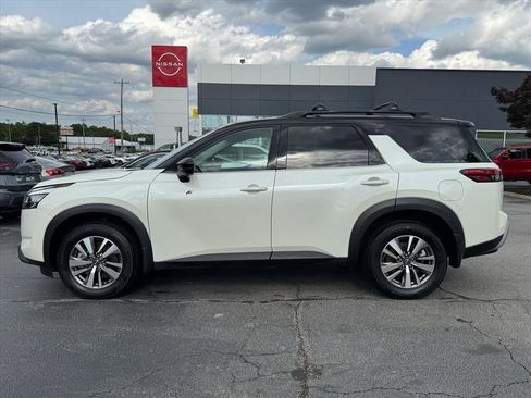 Certified 2023 Nissan Pathfinder SL AWD/4WD image 6