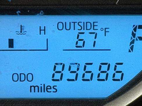 Used 2013 Toyota RAV4 XLE AWD/4WD image 23