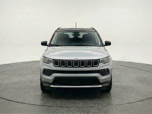 Used 2025 Jeep Compass Limited AWD/4WD image 2