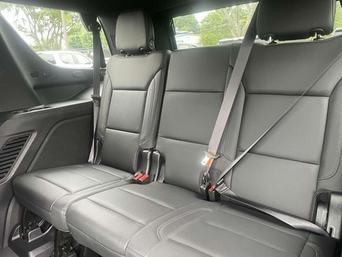 Used 2022 Chevrolet Tahoe LT w/ Luxury Package AWD/4WD image 4