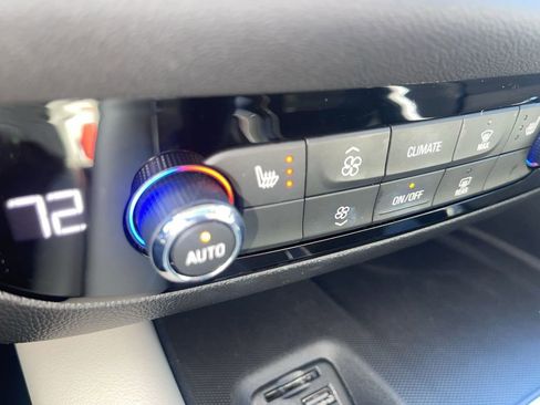 Used 2020 Buick Enclave Essence FWD image 19