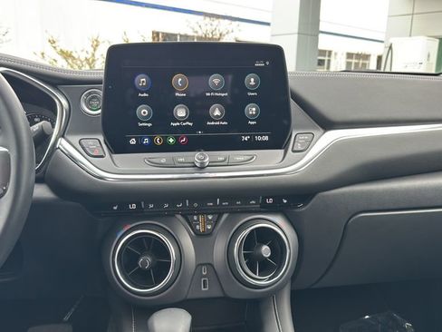 Used 2023 Chevrolet Blazer LT image 11