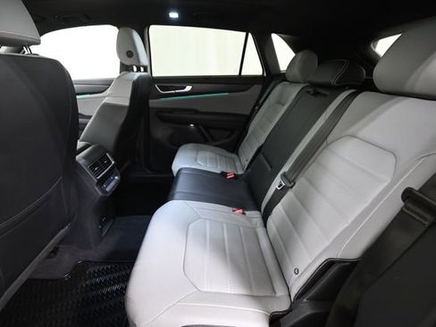 Used 2024 Volkswagen Atlas Cross Sport SEL AWD/4WD image 9