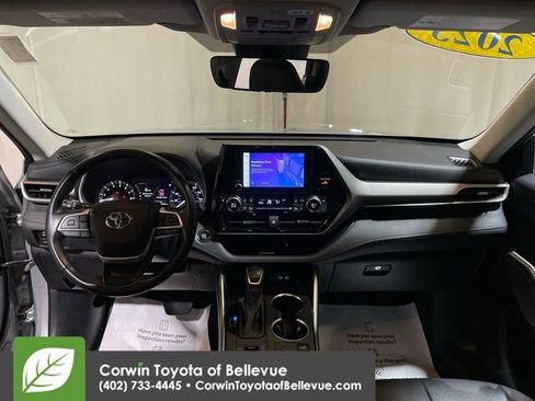Used 2023 Toyota Highlander XLE image 11