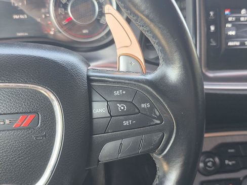 Used 2015 Dodge Challenger SXT RWD image 11