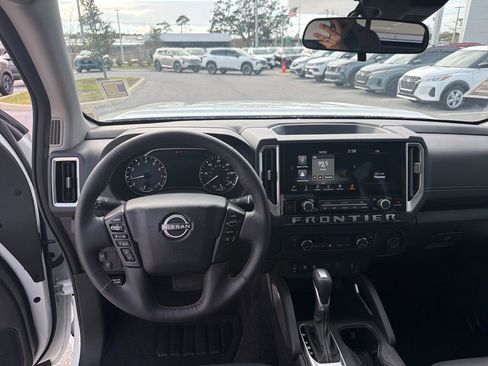 Certified 2025 Nissan Frontier SV w/ SV Convenience Package image 25