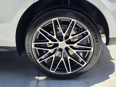 New 2026 Porsche Macan AWD/4WD image 25