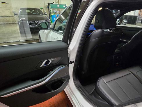 Used 2025 BMW 330i xDrive Sedan w/ M Sport Package image 15