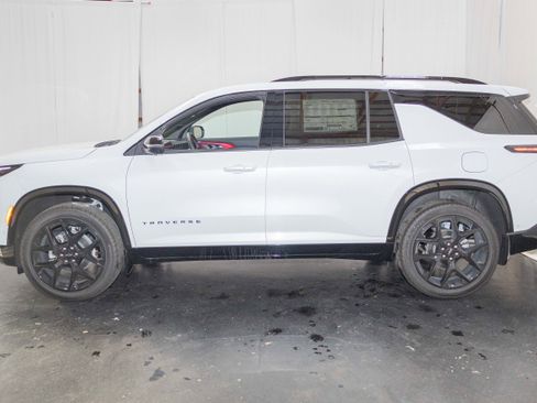 New 2026 Chevrolet Traverse RS w/ LPO, Floor Liner Package image 5