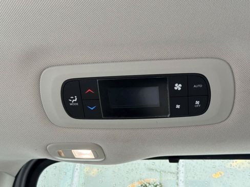 Used 2020 Chrysler Pacifica Limited w/ Advanced Safetytec Group FWD image 41