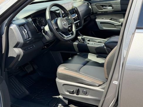Certified 2025 Nissan Pathfinder SL FWD image 11