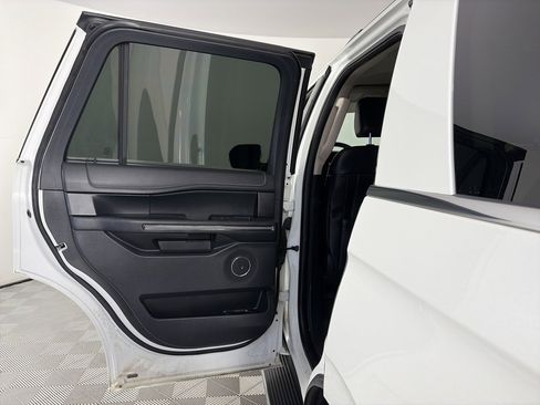 Certified 2022 Ford Expedition XLT image 12