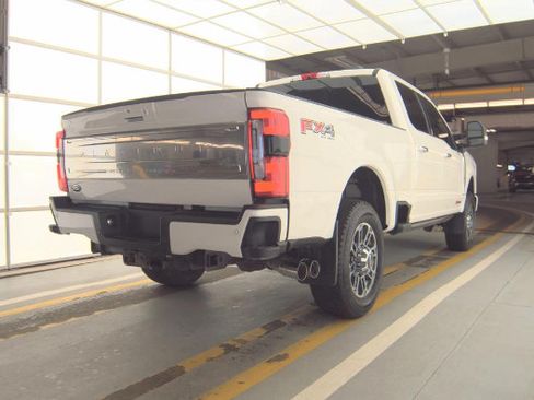 Used 2025 Ford F350 Platinum w/ Platinum Plus Package AWD/4WD image 3