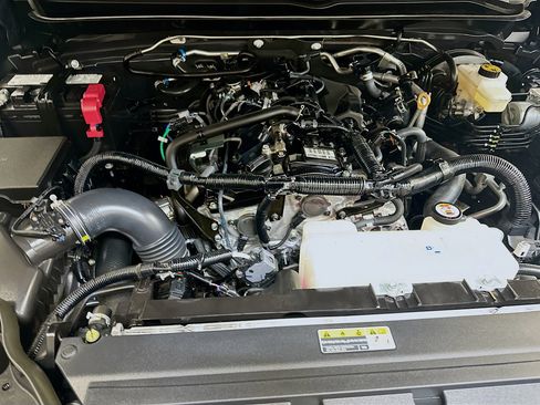 Used 2025 Toyota Tacoma SR5 AWD/4WD image 34