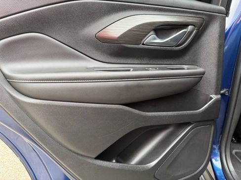 Used 2022 GMC Terrain SLT w/ LPO, Floor Liner Package image 11