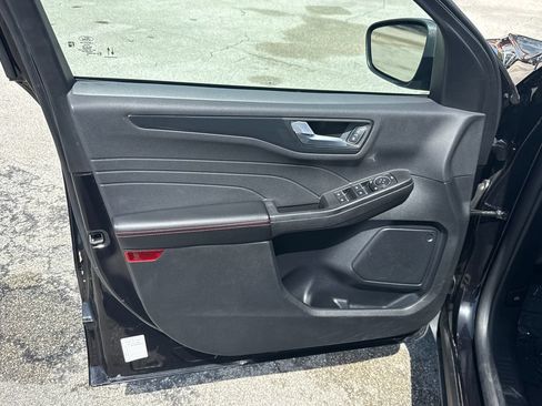 Used 2025 Ford Escape ST-Line FWD image 14