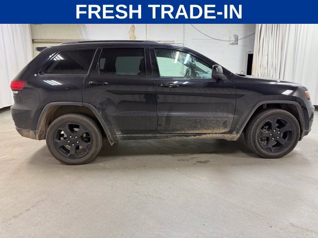 Used 2019 Jeep Grand Cherokee Laredo AWD/4WD image 3