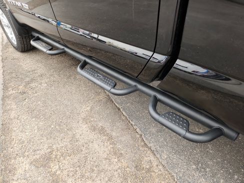 Used 2024 Nissan Titan SV w/ SV Convenience Package image 11