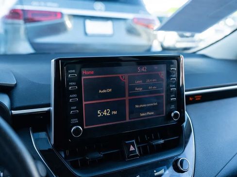 Used 2020 Toyota Corolla LE FWD image 27