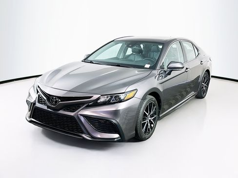 Used 2024 Toyota Camry SE FWD image 3