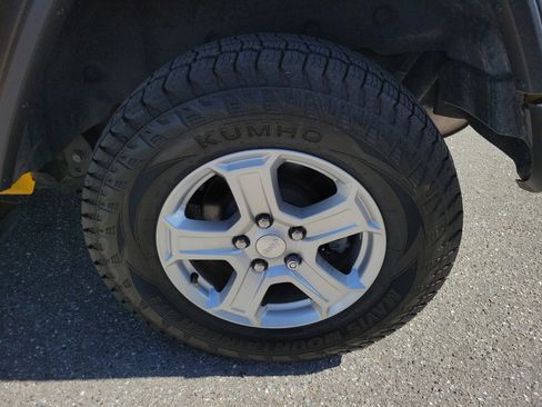 Used 2018 Jeep Wrangler Unlimited Sport S AWD/4WD image 33