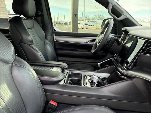 Used 2023 Jeep Wagoneer Series II w/ Convenience Group I image 21