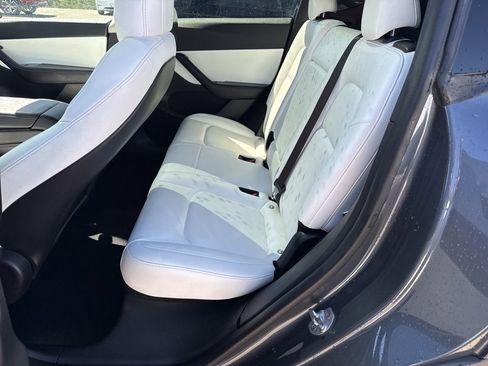 Used 2021 Tesla Model Y Long Range AWD/4WD image 9