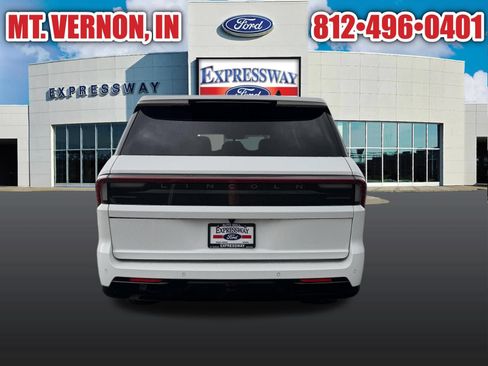 Used 2025 Lincoln Navigator Reserve AWD/4WD image 8
