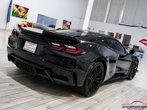 Used 2025 Chevrolet Corvette Z06 RWD image 25