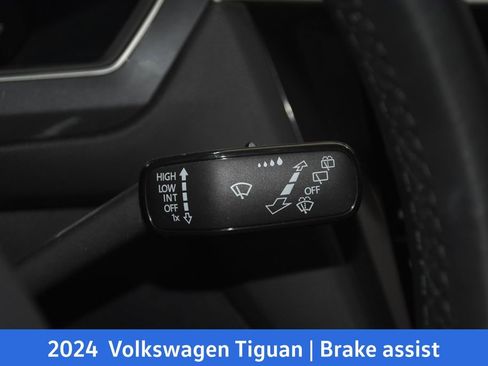 Used 2024 Volkswagen Tiguan SE R-Line image 12