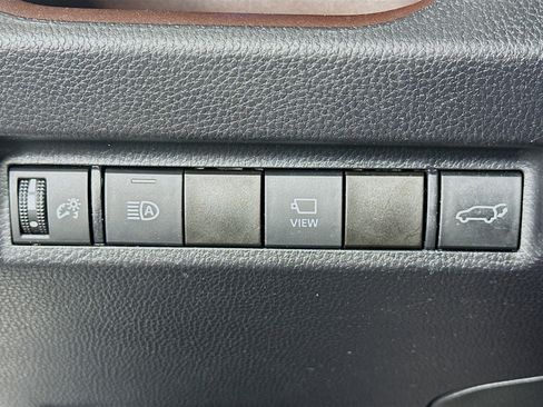 Used 2019 Toyota RAV4 Limited image 17