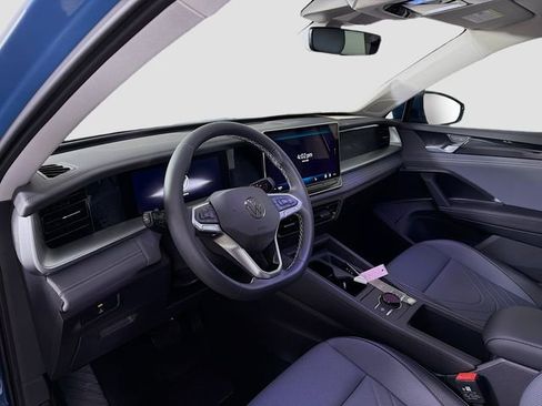 New 2026 Volkswagen Tiguan SE FWD image 9
